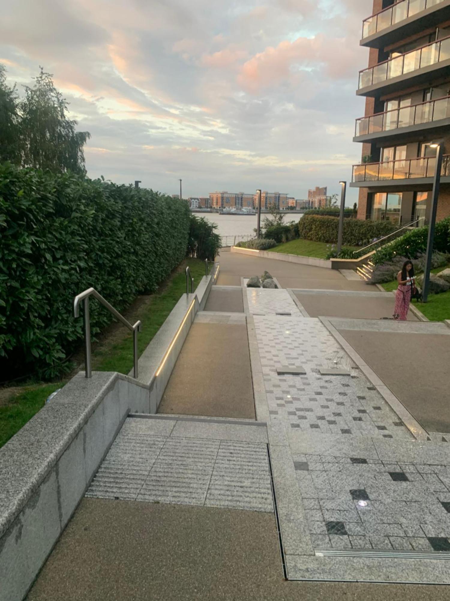 Luxury Riverside Apt With Easy Access To Central London, O2, Excel Centre And Parking Ngoại thất bức ảnh
