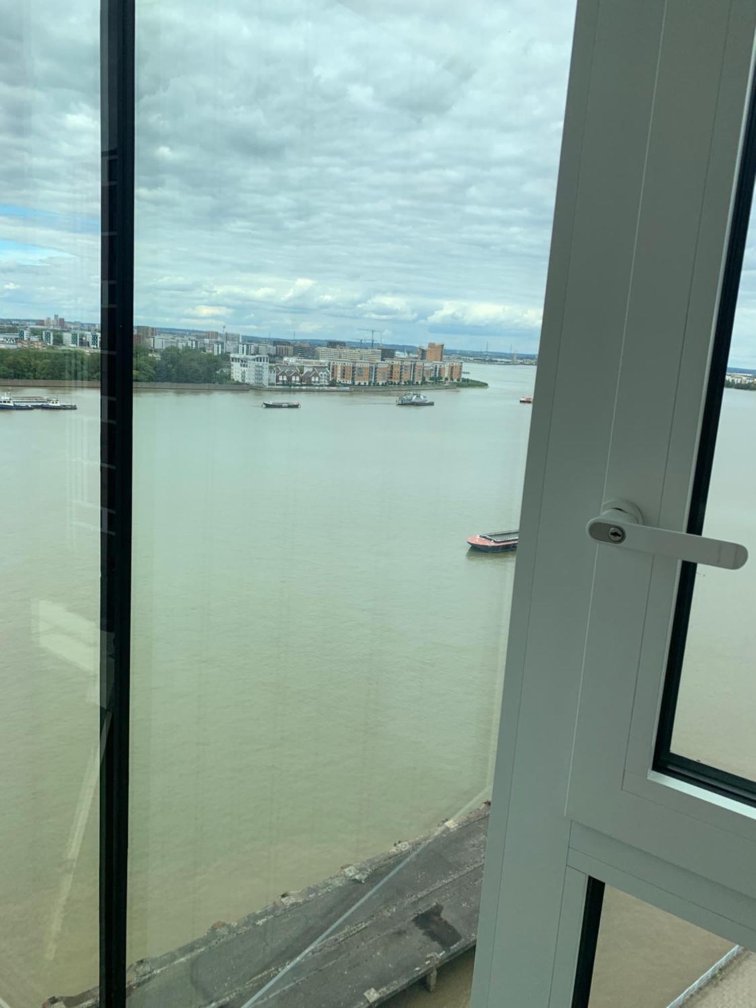 Luxury Riverside Apt With Easy Access To Central London, O2, Excel Centre And Parking Ngoại thất bức ảnh