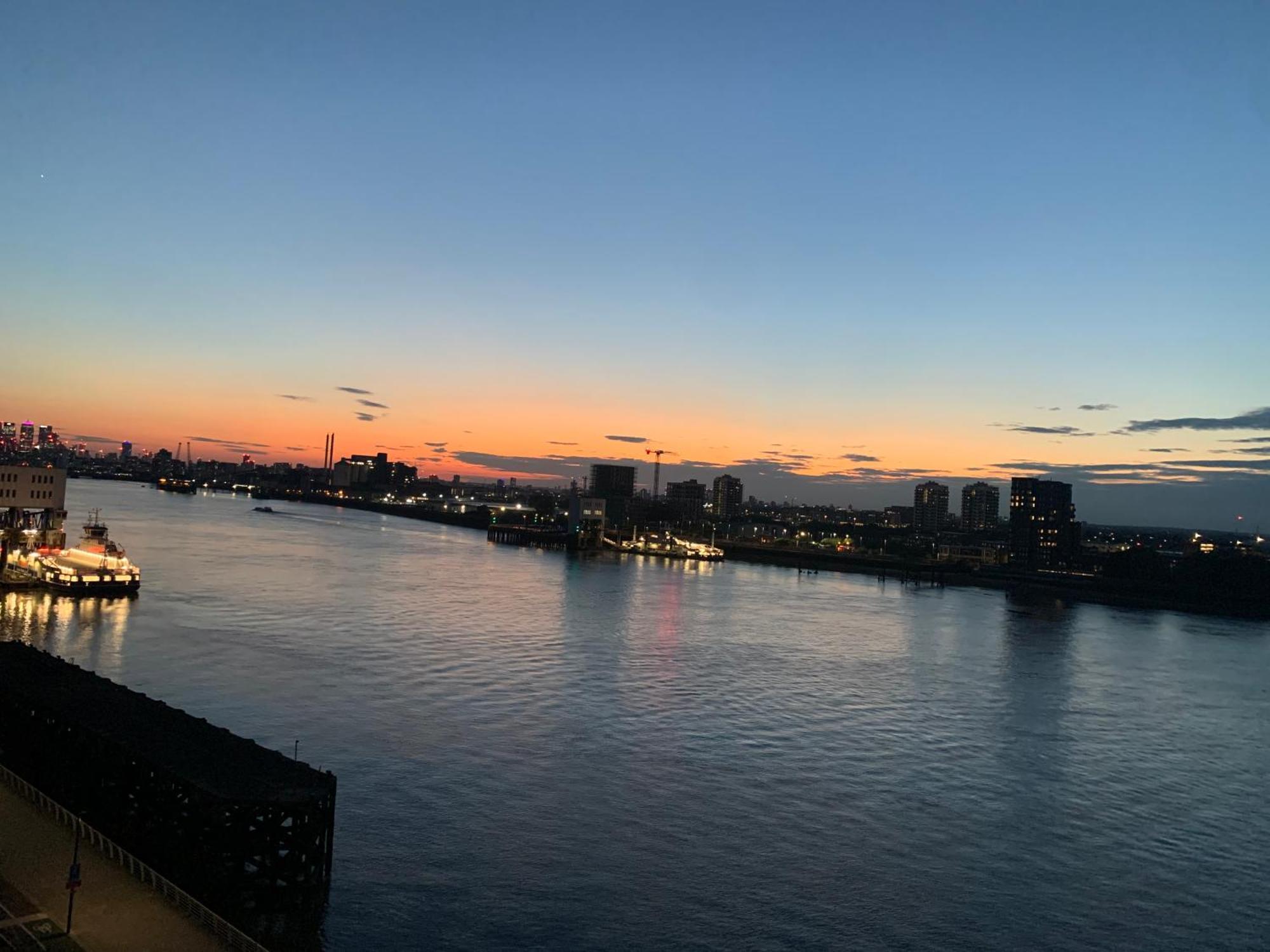 Luxury Riverside Apt With Easy Access To Central London, O2, Excel Centre And Parking Ngoại thất bức ảnh